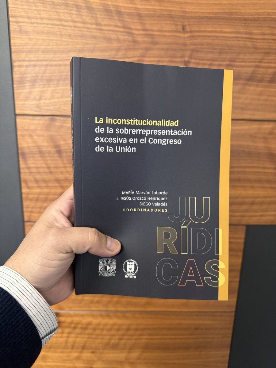 Me informan que ya se agotó el 90% de la primera edición de este libro.

Gracias —muy especialmente— a los diputados #DatoProtegido (<a href="/Sergeluna_S/">Sergio Gutz. Luna</a>) y <a href="/GabyJimenezMX/">Gabriela Jimenez</a> por la generosa promoción. Aunque, todo indica, sin haberlo leído.

Para quien sí quiera leerlo: la versión