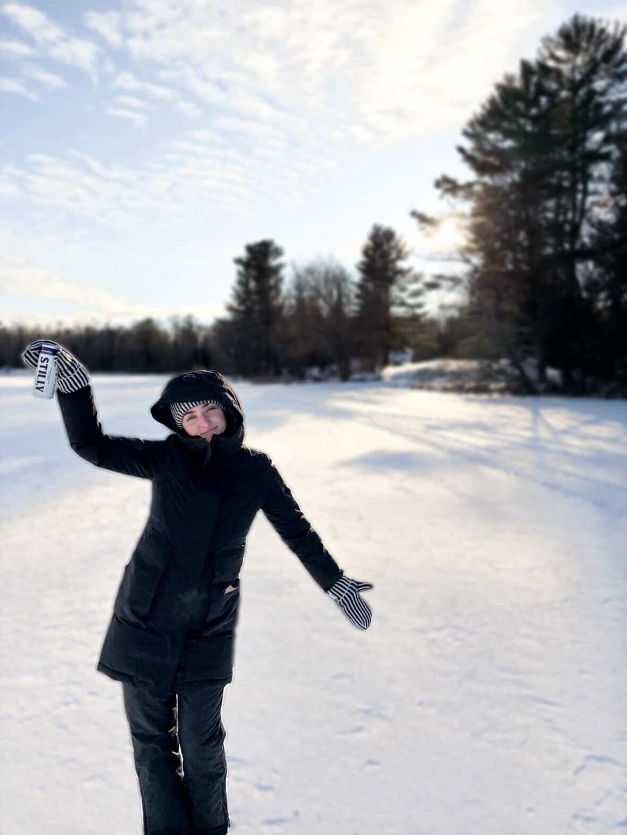 Real Midwesterners drink ice cold STILLY while ice fishing. I'm not sure what that says about us, but we're here for it! ❄️🥂