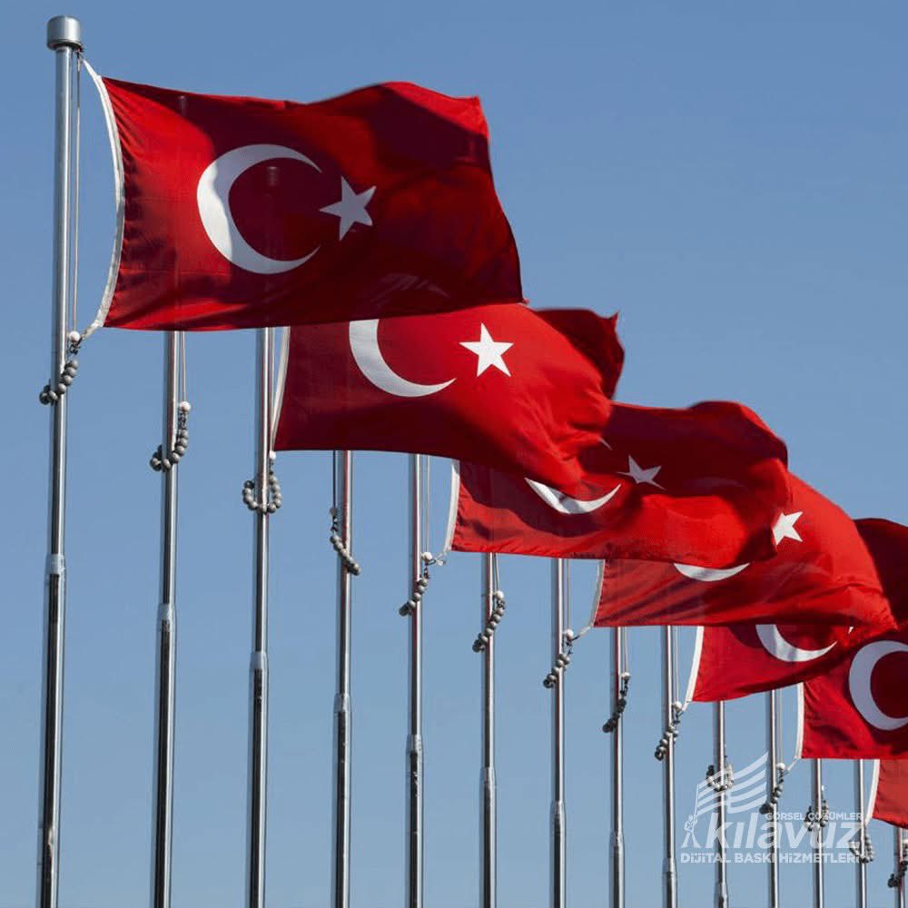 cigdemgnal's tweet photo. Ay Yıldızlı Bayrağımız ; 
bu milletin bağımsızlık iradesinin, şehitlerimizin kanıyla yazılmış onurunun simgesidir. Ona uzanan her el,  Türkiye’mizin birliğine, huzuruna, milletimizin onuruna  uzanmıştır.

Bayrağımıza uzanan her kirli el, bedelini ödeyecektir. https://t.co/2rBrhZ1T3K