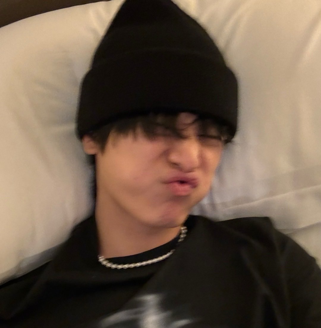 kittenzuyo's tweet image. missing my silly cat..