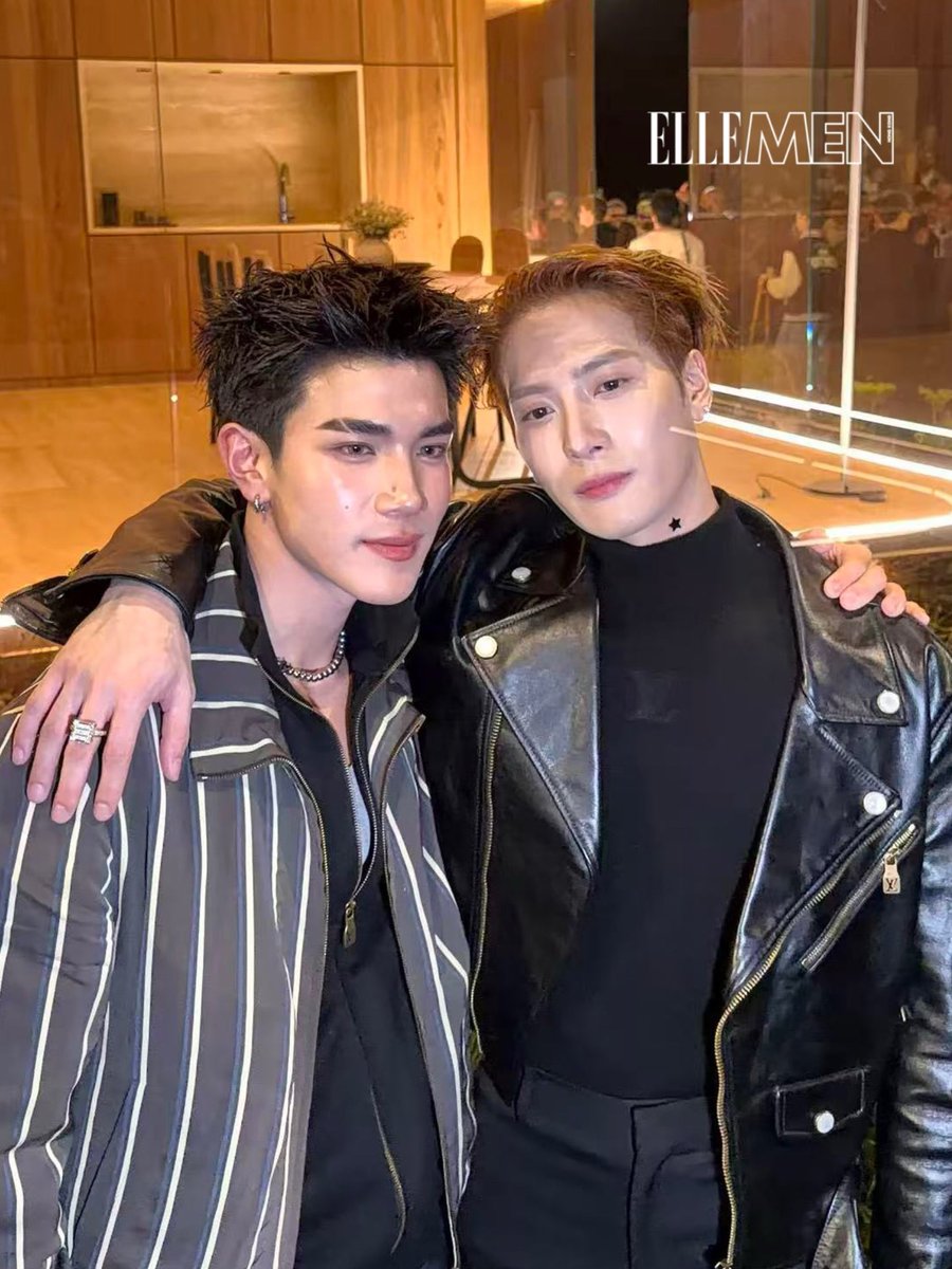 FourthOfficiall's tweet image. IG Post Update [21012026] : ellemenhk

@tawattannn @LouisVuitton 
FOURTH LV FRONT ROW PFW26
#LVMENFW26xFOURTH 
#LVMenFW26 #LouisVuitton 
#Fourthnattawat #โฟร์ทณัฐวรรธน์

捕捉秀場最暖瞬間 @.jacksonwang852g7和 @tawattannn 竟然合照了！Jackson Wang 與 Fourth 同時現身 @louisvuitton…