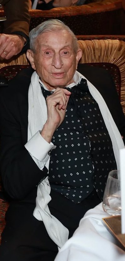 Haldun Dormen’in sağlık durumuyla ilgili gelini Ayşe Arman’dan paylaşım:
“Çok parlak değil durum… Makinalarla stabil… Böbrek, kalp, akciğer hep makinaya bağlı… Bilmiyorum artık nolacak… bekliyoruz… “