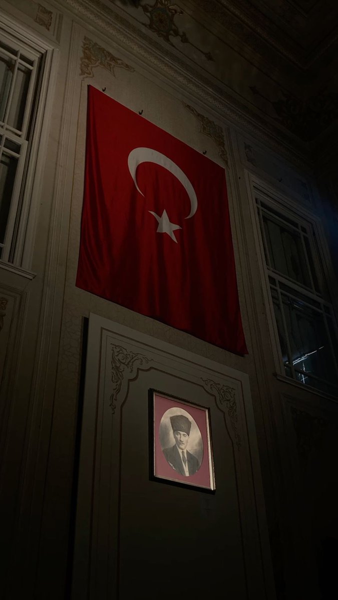 Hiçbir şey istemem sizden devlet olarak. Bu saatten sonra ekonomiymiş, hakmış, hukukmuş hepsini geçiyorum. Bana benim namusuma el uzatanın kellesini verin, orda bayrağa kim el uzatıp kim yerde sürüdüyse, kim bu suça ortak da kellesini verin yeter ben razıyım!!! #bayraknamustur