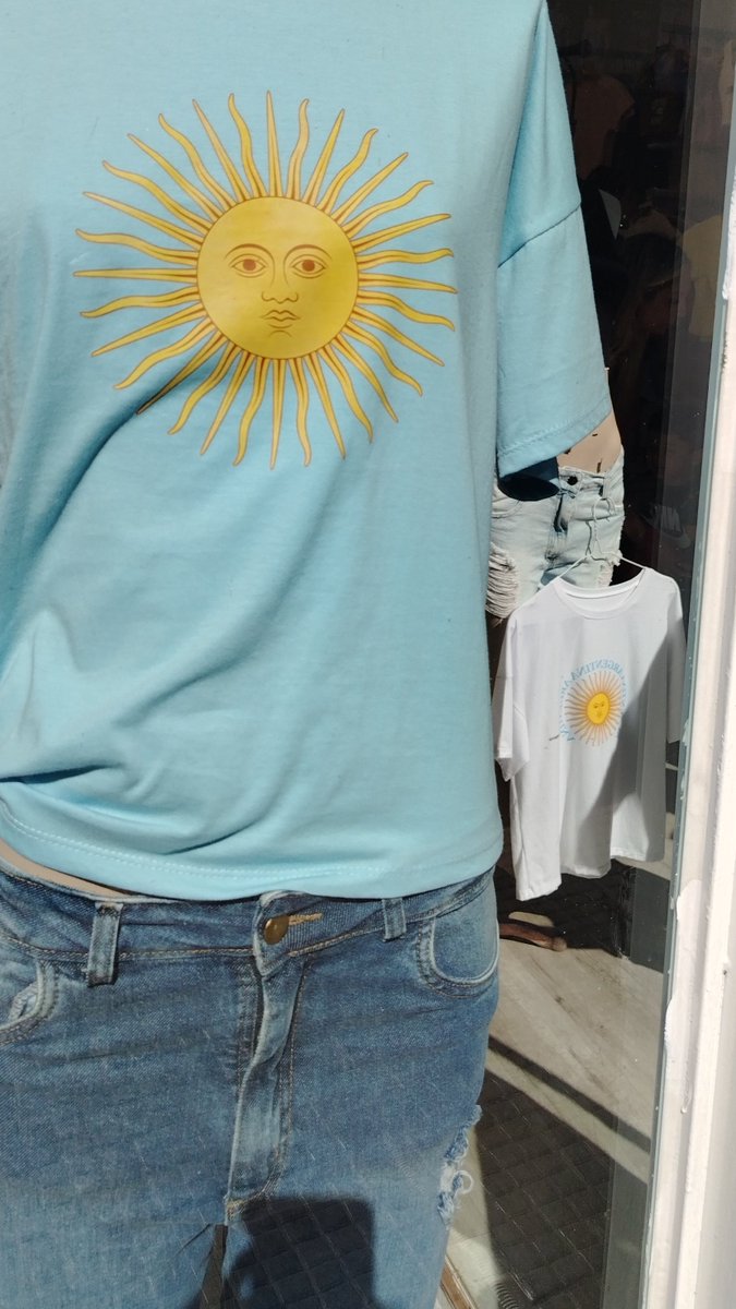 lihuelita's tweet image. Ella lo advirtió en septiembre, lo comprobé hace un rato caminando por Avellaneda.
Además hay una malaria!