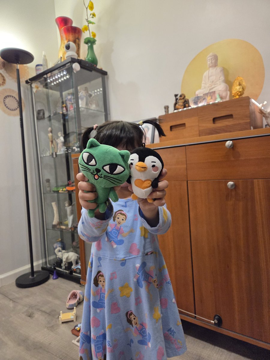 phoqueenv's tweet image. Okcat needed a friend, so Penpen joined him, but then Penpen went to school instead of staying home, so he got lost 😭 We thought we'd never see him again, but he came home after a few days! Hopefully he enjoyed his adventure, because he's not allowed to go back to school 🤣