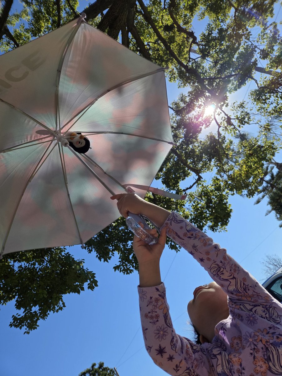 phoqueenv's tweet image. Okcat needed a friend, so Penpen joined him, but then Penpen went to school instead of staying home, so he got lost 😭 We thought we'd never see him again, but he came home after a few days! Hopefully he enjoyed his adventure, because he's not allowed to go back to school 🤣