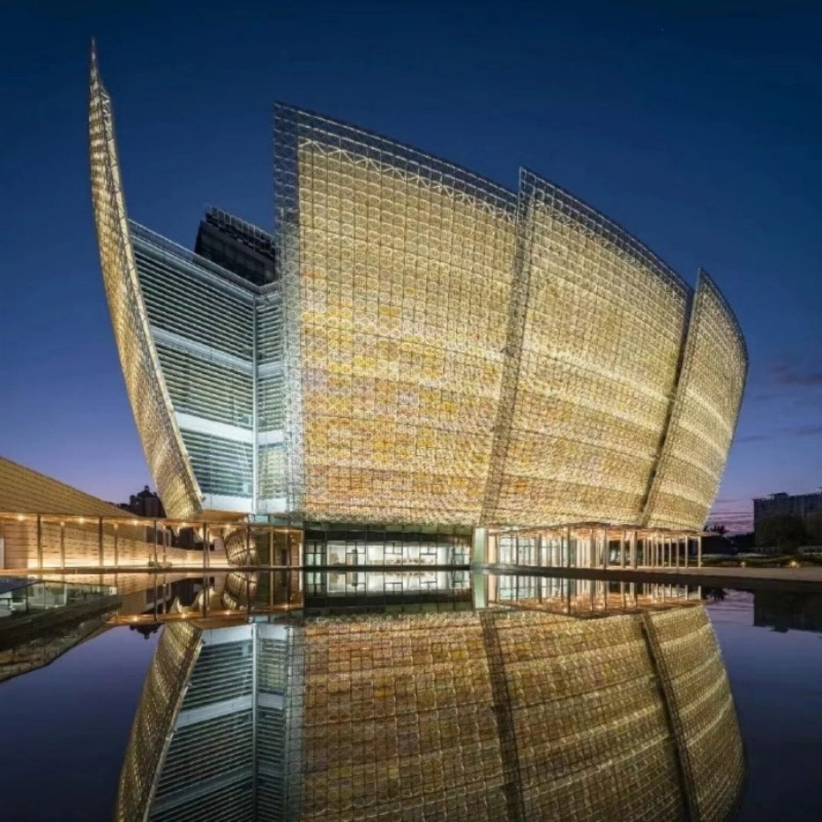 Meanwhile, this week at the shop of the Guangzhou Museum of Art, a so far unknown Bosch book!

It seems to have a changed version of the Meditations of John Baptist? Esp. face and hair look very strange, other details look mostly correct.
See my comparison with the original.