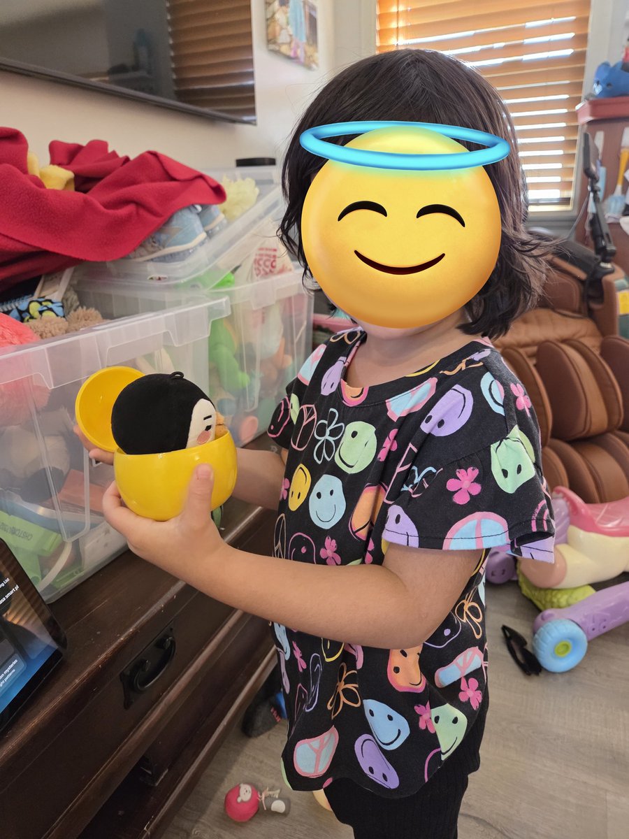 phoqueenv's tweet image. Okcat needed a friend, so Penpen joined him, but then Penpen went to school instead of staying home, so he got lost 😭 We thought we'd never see him again, but he came home after a few days! Hopefully he enjoyed his adventure, because he's not allowed to go back to school 🤣