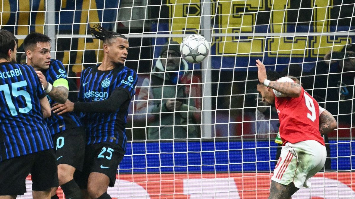 waltivertz's tweet image. This is awkward