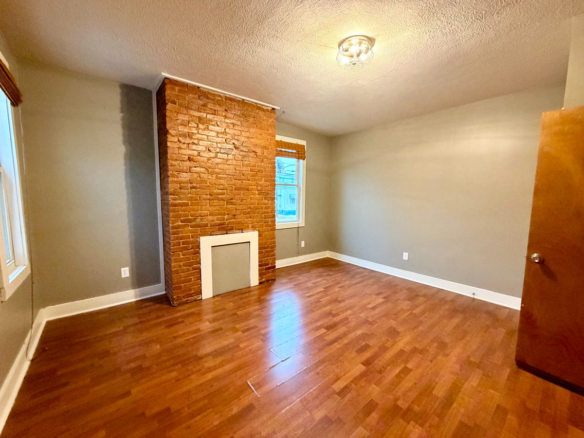 RPMPittsburgh's tweet photo. We have some fantastic new listings this week! 52 units are available, including this amazing home in Lawrenceville. Our profile has the link to our website. Contact us for a showing today! Days and weekends are available. 

#rentalspittsburgh 
#homeforrentpittsburgh https://t.co/ch46kSOQzi