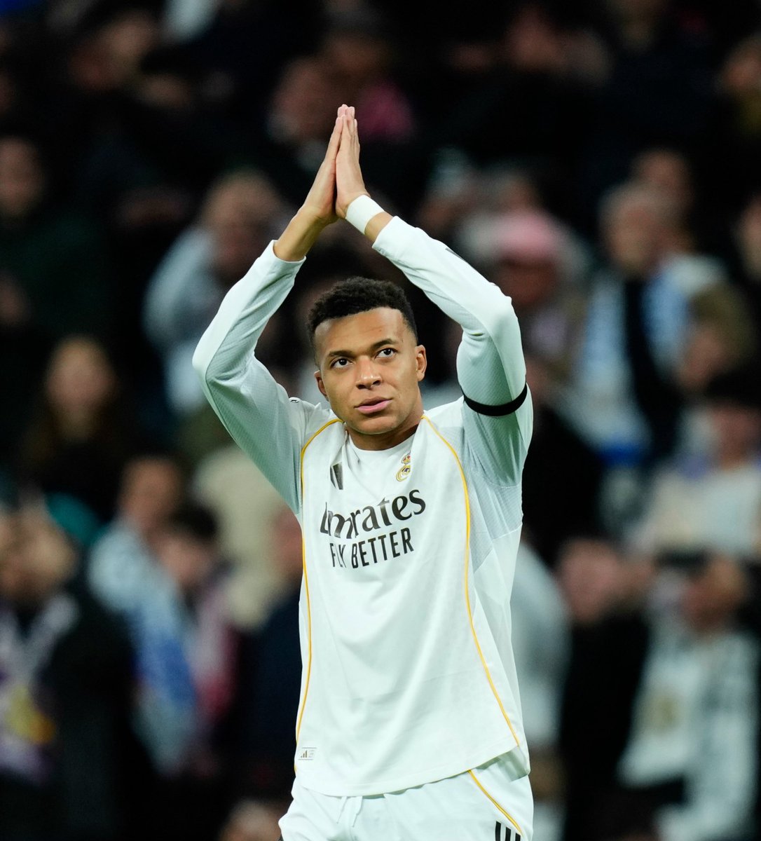 ActuFoot_'s tweet image. 🚨 Kylian Mbappé 🇫🇷 devient le deuxième joueur de l’histoire à inscrire 𝟭𝟭 𝗕𝗨𝗧𝗦 𝗘𝗡 𝟲 𝗠𝗔𝗧𝗖𝗛𝗦 𝗟𝗢𝗥𝗦 𝗗’𝗨𝗡𝗘 𝗣𝗛𝗔𝗦𝗘 𝗗𝗘 𝗚𝗥𝗢𝗨𝗣𝗘𝗦 𝗗𝗘 𝗟𝗜𝗚𝗨𝗘 𝗗𝗘𝗦 𝗖𝗛𝗔𝗠𝗣𝗜𝗢𝗡𝗦.

Cristiano Ronaldo 🇵🇹 était jusque-là, le seul à avoir réalisé cette performance…