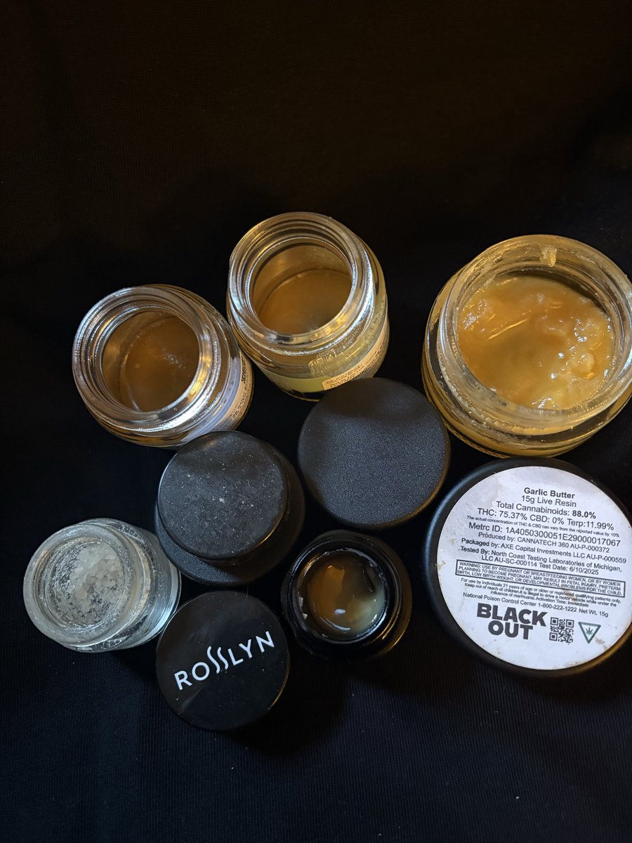 Tonight’s dinner menu
Appetizer: Blackout’s Garlic Butter kick things off with a savory punch
Main course: <a href="/Rosslyn_rosin/">Rosslyn Direct</a> Sherbanger all fruity sherbet sweetness melting into pure dinner bliss 
Dessert: Neighbor’s sticky Gorilla Glue to glue me to the couch afterward 
Still