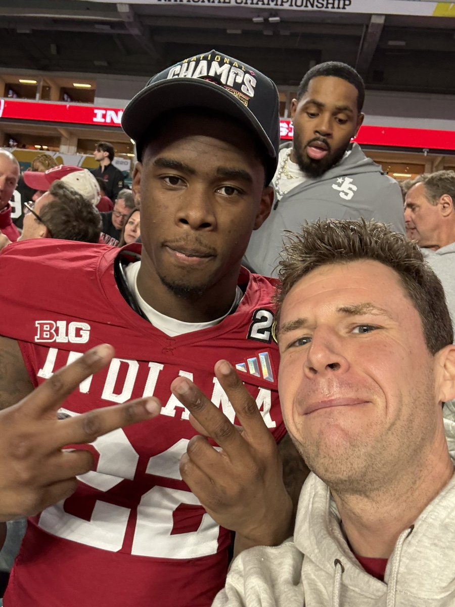 CavanaghsCorner's tweet photo. National champs.  Got a pic with the deal sealer after 🫡 https://t.co/9DTXctCPIO