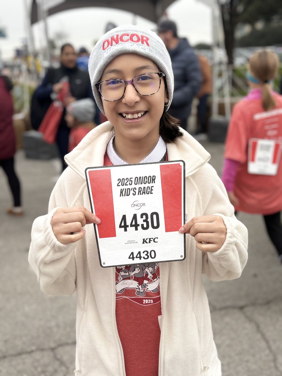 RangelYWLS's tweet photo. Two 6th graders, Zuri G. and Elizabeth G. participated in the Oncor Kids Race. This race is in its 22nd year &amp; has over 6,000 participants! It started as a DISD initiative to engage kids in a health &amp; fitness activity. Thanks, Ms. Green, for supporting our youth! @dallasschools https://t.co/QjeRPiEDTe