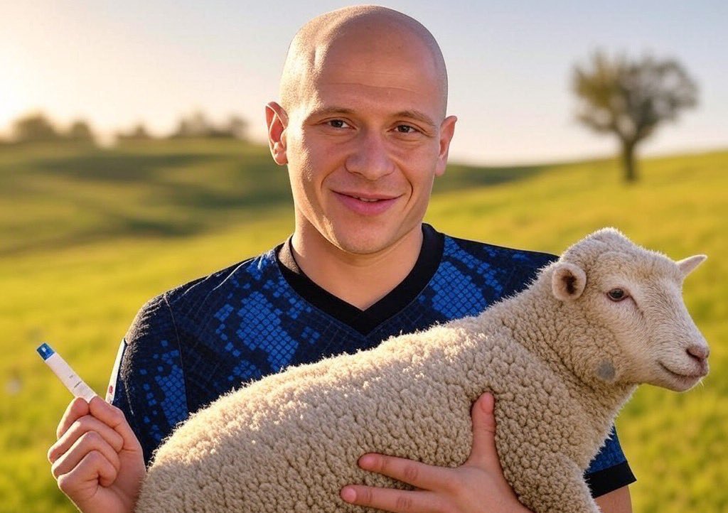 Triplete12's tweet image. Ma esattamente cosa é successo a questo ragazzo?