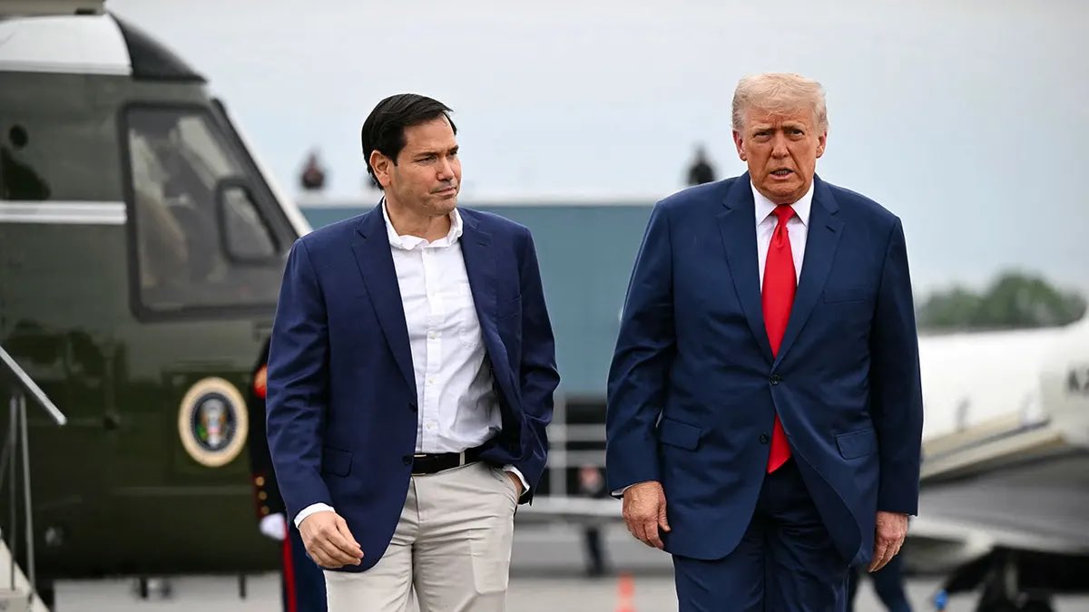RepCarlos's tweet photo. 🚨El Presidente Trump está valorando todas las opciones que conducen hacia una #Cuba libre de la dictadura narcoterrorista que ha destruido a la patria.

Nuestro exilio nunca ha estado mejor representado en la Casa Blanca que ahora con Trump y Marco Rubio. En ellos confiamos.🇺🇸🇨🇺 https://t.co/oVV6q9IOwb