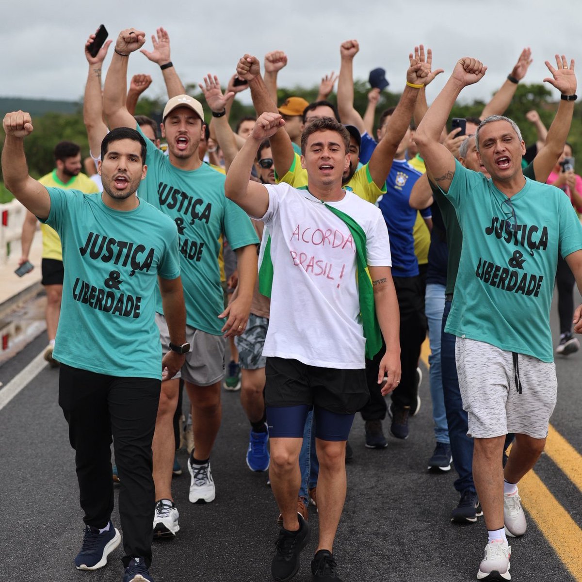 🇧🇷 | Brazilians, don’t let personal egos or vanity get in the way of good causes. Not everything has to be about politics and power grabs. The congressmen’s march is totally legitimate and welcome — it’s for the freedom of political prisoners.