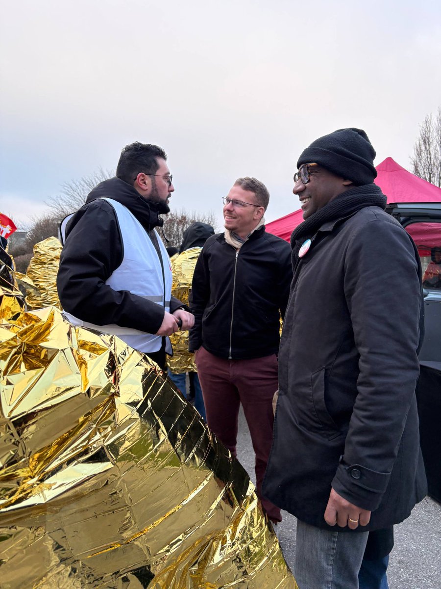 ZahiaHamdane's tweet photo. La grève dans les polycliniques d’Amiens et d’Albert est reconduite, ce mercredi, dès 7h30 ! 

Total soutien aux salarié-es qui ne demandent que du respect face à une direction qui refuse toujours, après 48 heures de grève, de rencontrer les représentants syndicaux. 

En votant contre le budget de la sécurité sociale à l’Assemblée ou en soutenant nos soignant-es sur le terrain; la gauche de rupture fera toujours de la santé, une priorité ! 

🫶🏼 Merci à #AEC2026, à nos deux têtes de liste amiénoise @Samy_Olivier @fontainelucien présentes encore ce matin,  pour soutenir les grévistes ! 

D’#Amiens à Paris, nous ne lâcherons rien !