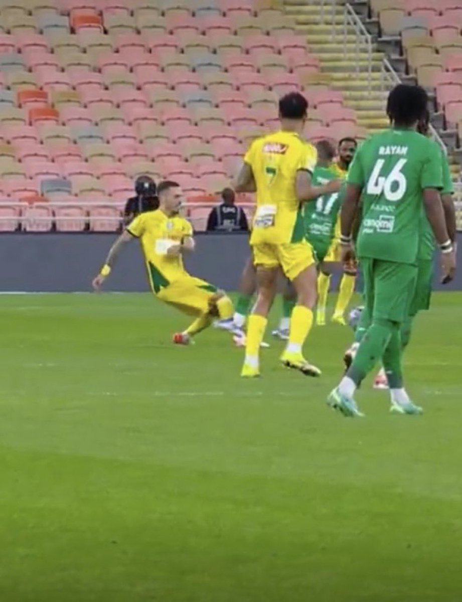 football_li5's tweet image. 🚨🚨🚨🚨🚨🚨🚨🚨🚨🚨🚨🚨🚨🚨🚨 

• (5) خبراء تحكميين أكدوا على صحة قرار عدم طرد إيفان توني ضد الخليج وأكدوا بإنه لا يستحق الطرد:

✅ عبدالله القحطاني
✅ احمد ابو خديجة
✅ محمد فودة
✅ سمير عثمان
✅ محمد ريشة