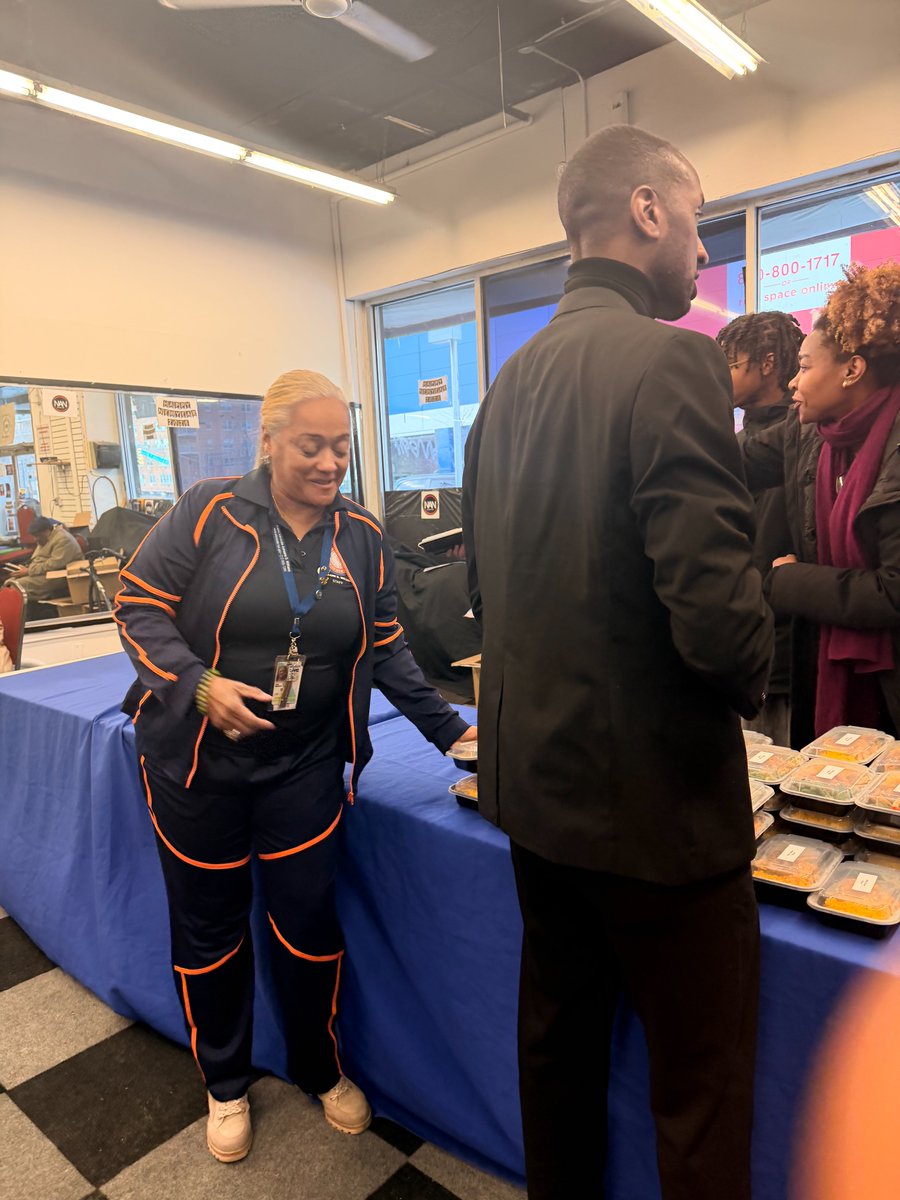 nycpa's tweet image. "Everybody can be great, because everybody can serve."

Thank you to our team and partners for a powerful MLK Day of Service. Throughout the city, #MLKDay was a day on, not a day off, and we turned that day into action by providing meals and necessities for our beloved community.