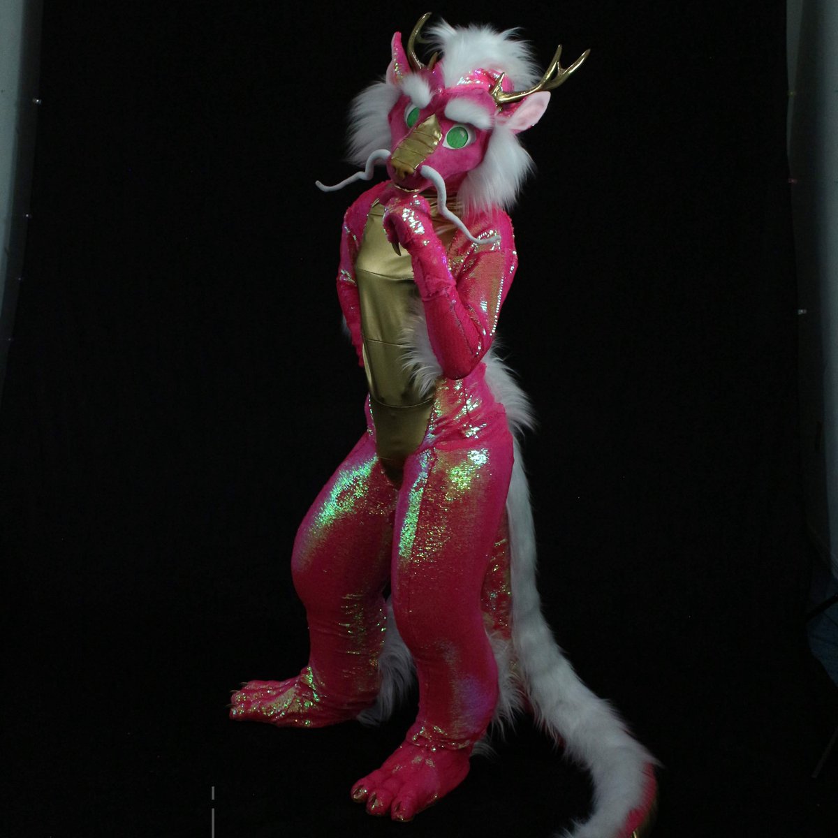 Huzzah! I cast Spontaneous Rebrand🧙‍♂️ Time to reintroduce myself!

This is Opal Dragon Dreams. A fursuit making studio that specializes in all things ✨shiny and shimmery✨Using uncommon materials, techniques and textiles is a common practice to make your wildest dreams come true!