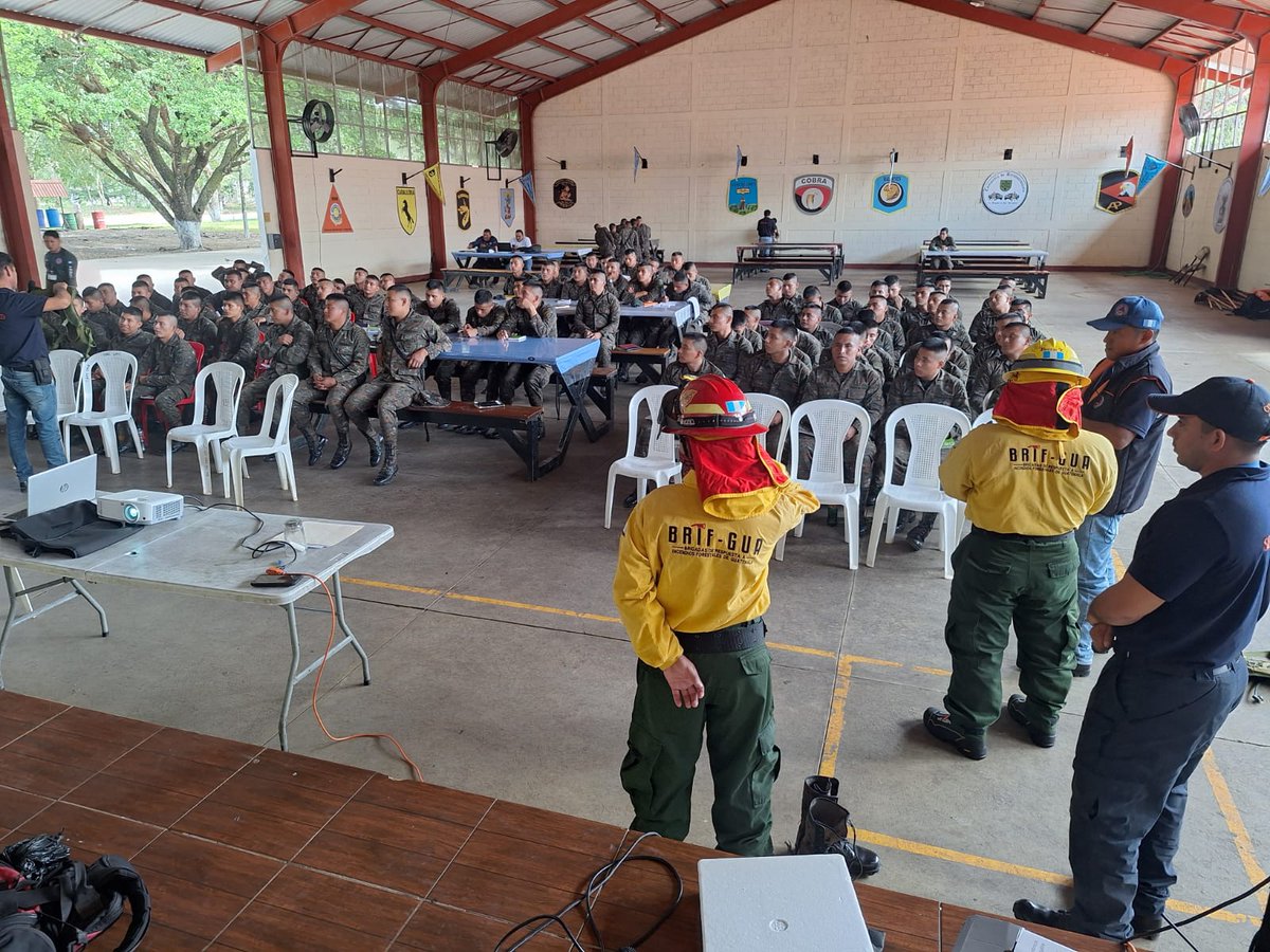 gdpeten's tweet image. La Gobernación Departamental, por medio de la Comisión de Incendios Forestales (CIF) Departamental, coordinó una capacitación sobre técnicas básicas de control de incendios forestales, dirigida al personal del Ejército de Guatemala destacado en la Primera Brigada.
#CIF #Peten