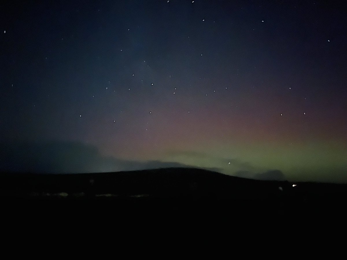 The northern lights are back 😍
Bodmin Moor (Brown Willy in the distance - yes, that’s its real name!)

Cornwall is very giving this year.
Snow, storms, 2 nights of #Auroraborealis and it’s still only January.

New band name unlocked -
Two nights of the northern lights 🎸