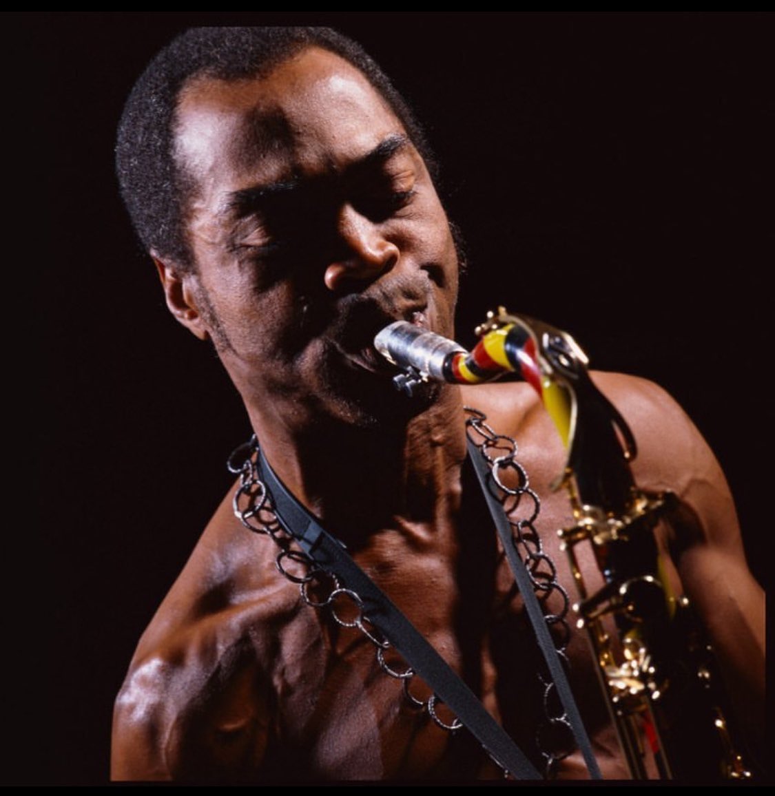 Mimi_yakigar's tweet image. Nobody is disputing Fela’s place in history. Fela is a pioneer. He opened the road, broke the ground, and paid the price so others could walk freely. That contribution is permanent and will never be erased.

But let us separate legacy from reality.

In today’s music economy,…