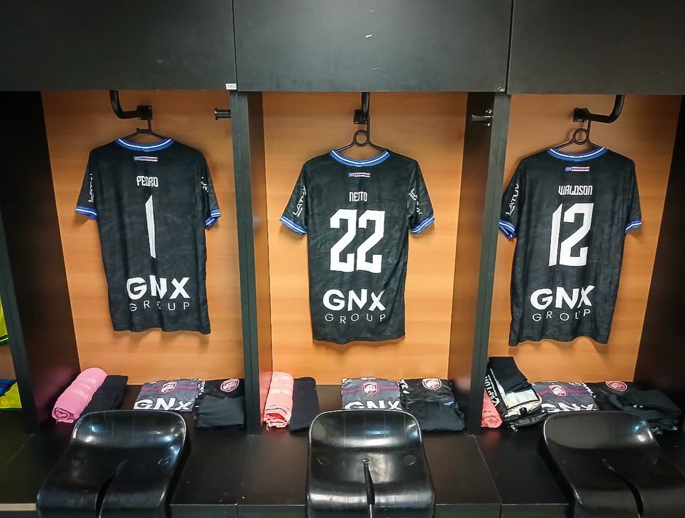 barcelonailheus's tweet photo. Tudo pronto no vestiário da Arena Fonte Nova! 🟡

#Baianao https://t.co/aLnhvZLrsG
