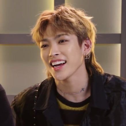 lesbians4woogi's tweet photo. I just know young mullet hongjoong would think older mullet hongjoong was the coolest person ever https://t.co/brxPjNeoUp