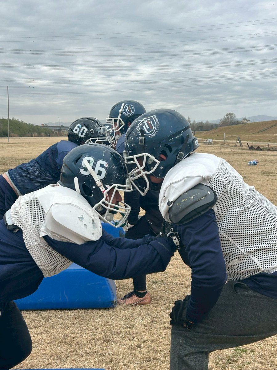 アメフトは当たるのがあたり前田のクラッカー🏈
村上監督の昭和ギャグが選手たちのやる気を削がなければ良いが…
今日もヒットの仕方、手の使い方、足幅etc.を意識しながら繰り返し基本を身体に染み込ませます。