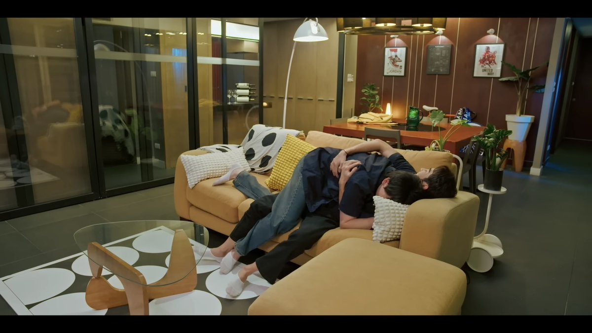 jimmycseas's tweet image. arcarm has got to be one of forcebook's most improvised ships they've played because explain these scenes if i'm wrong:

[ #fforce_ #kasibook #forcebook ]