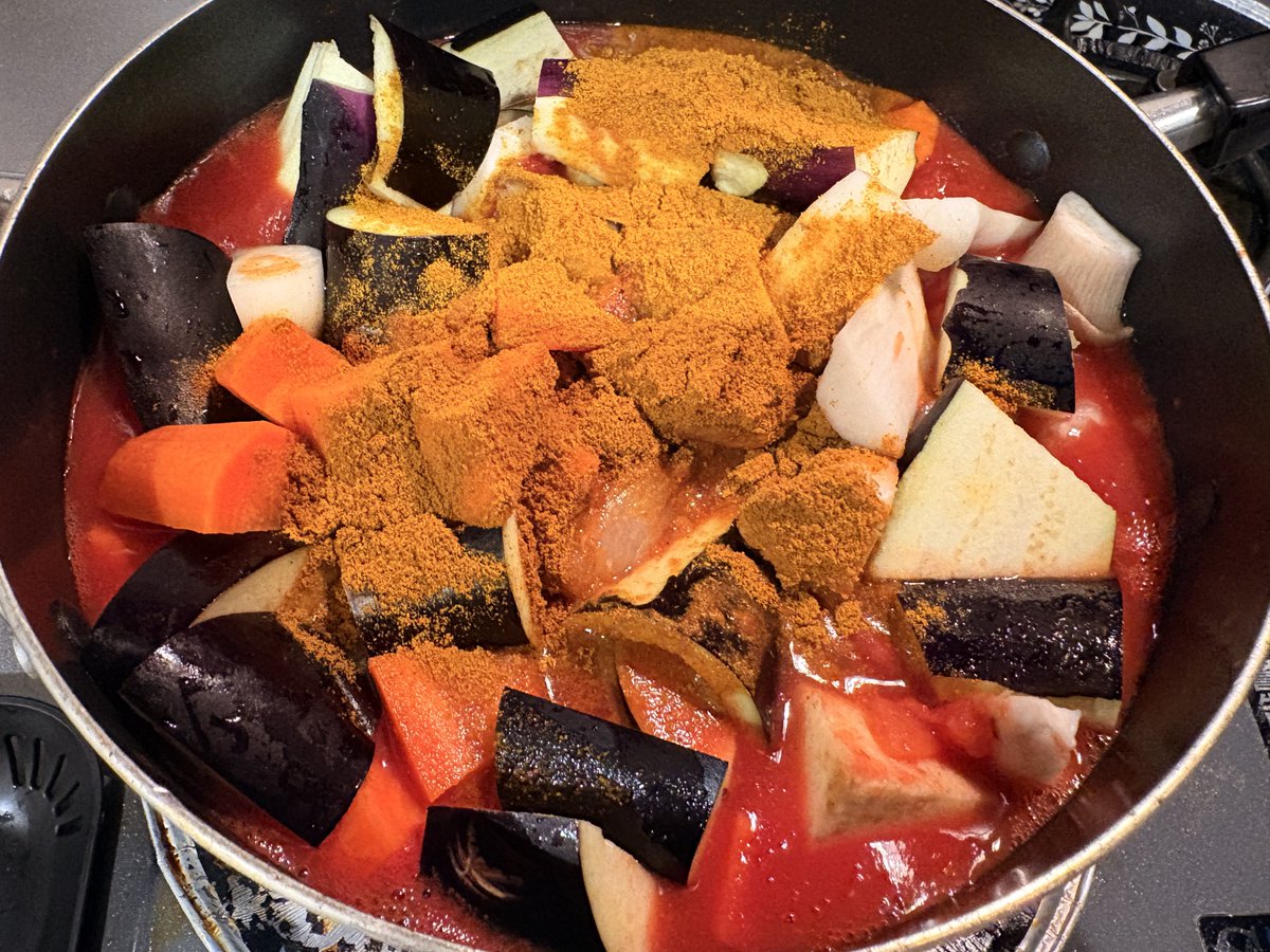 Barreload's tweet image. 初めての無水カレー作り
どんな味になるのか楽しみすぎる