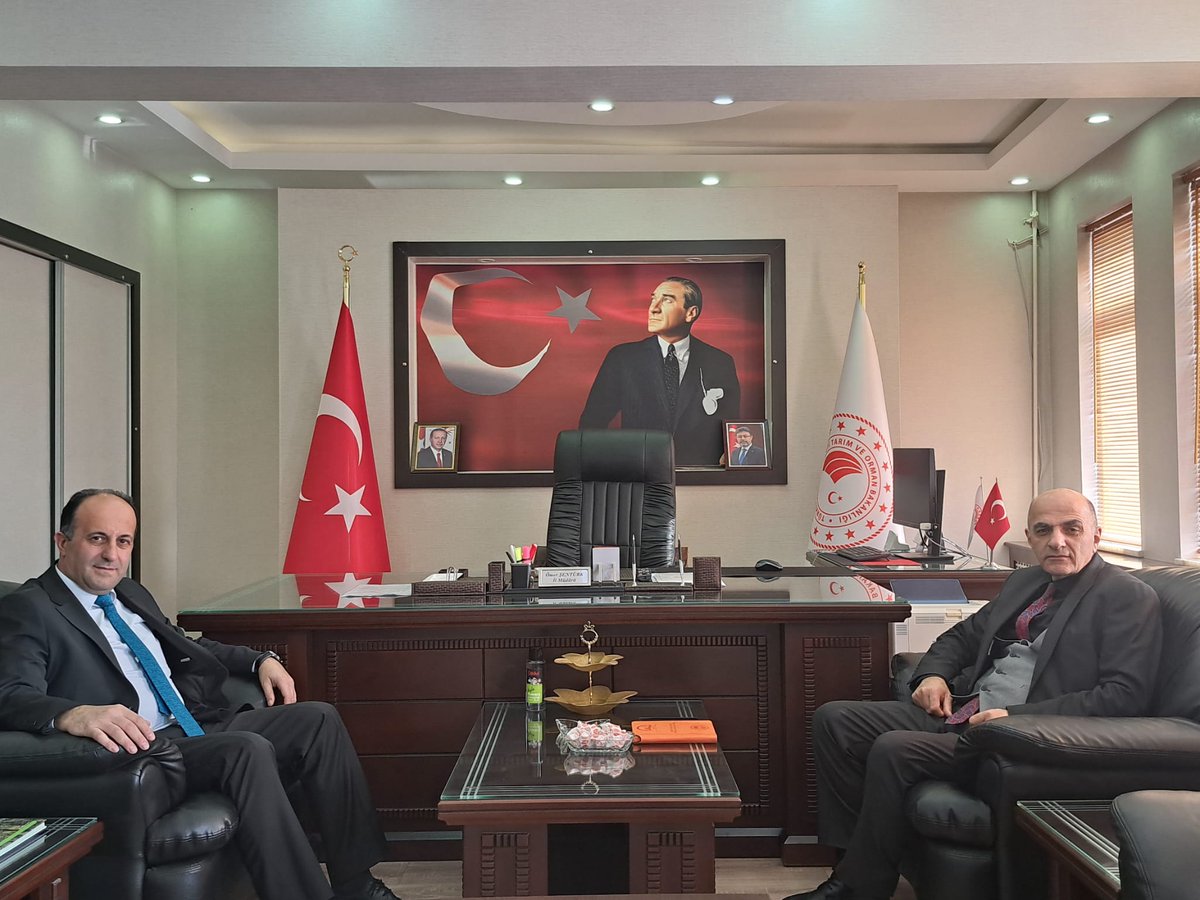 Tarım Sayımı kapsamındaki çalışmaları yerinde izlemek ve koordine etmek üzere bu kez Yozgat'tayız. Giresunda birlikte görev yaptığımız Yozgat İl Tarım ve Orman Müdürü Ömer ŞENTÜRK'ü makamında ziyaret ederek yapılan çalışmaları değerlendirdik.