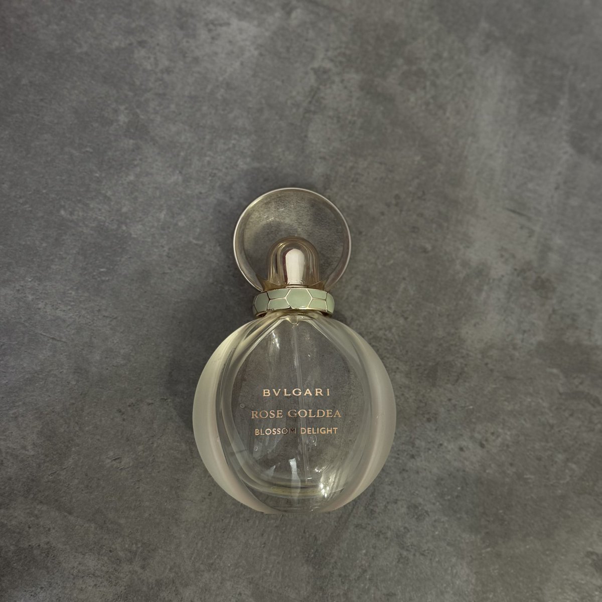 kaopan_neki's tweet image. 彼氏にはベッタリされて、会社でも褒められた香水。万人ウケ狙うならこの4つ。
第一印象・会社・モテ、
香水は「強くない」が正解だった。 ⤵︎