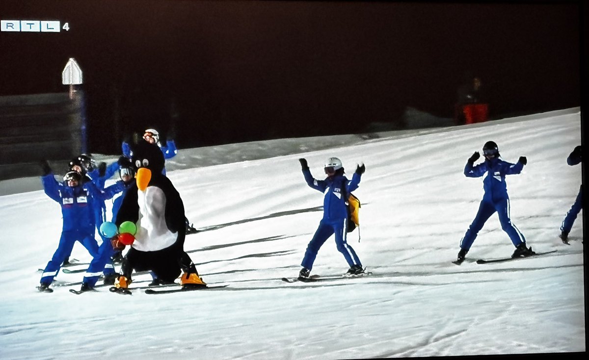 only_sony's tweet image. Plottwist:
Mama Mo is de pinguïn!!! #wintervolliefde