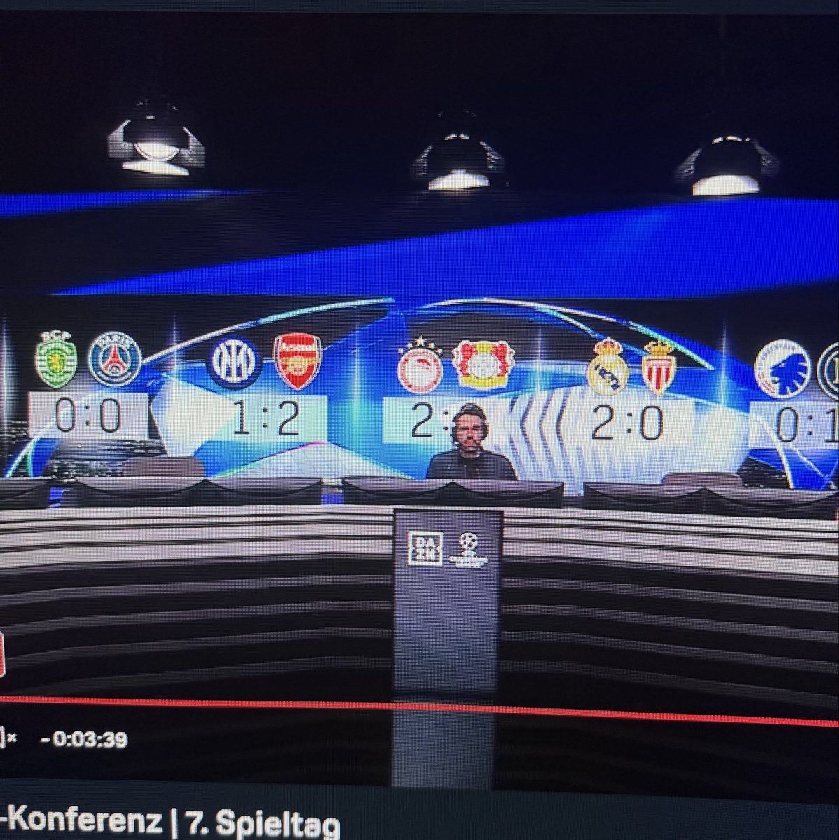 Links: professionelle TV Übertragung 

Rechts: Schulprojekt