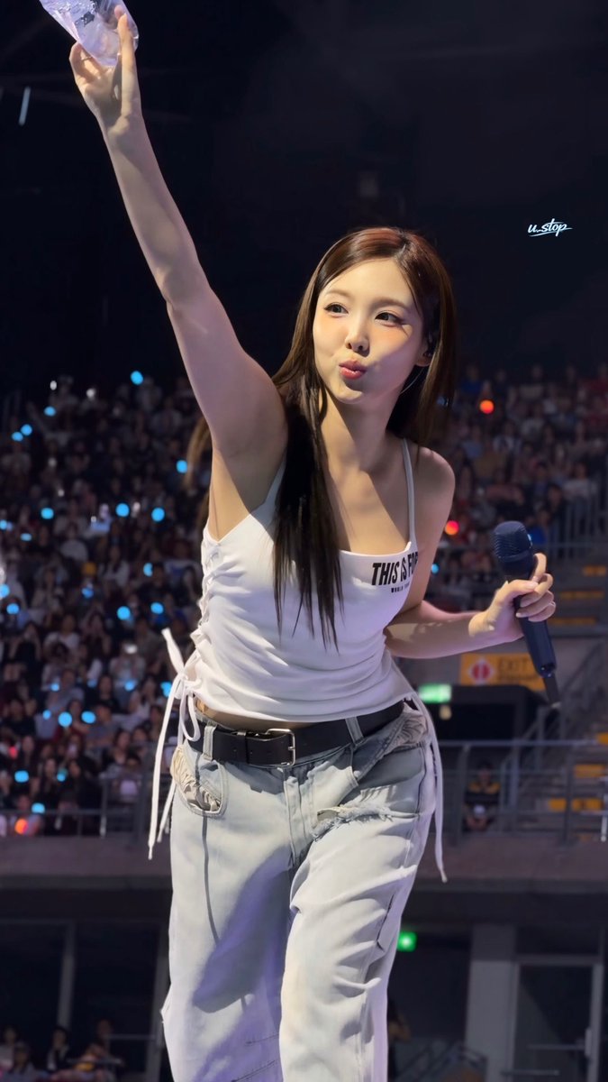 PROTECT HER AT ALL COSTS 🥺🥺