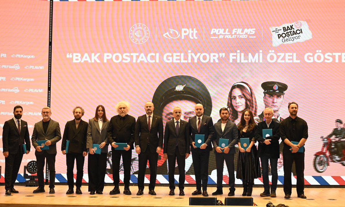 hakangulten's tweet photo. Teşkilatımızdan emekli olan Postacı Osman Aksu’nun sıcak ve samimi hikâyesini anlatan “Bak Postacı Geliyor” filminin özel gösterimine ev sahipliği yapmaktan büyük memnuniyet duyduk.

Ulaştırma ve Altyapı Bakanımız Sayın @a_uraloglu’nun katılımıyla; filmin yapımcısı, yönetmeni ve değerli oyuncu kadrosu ile kıymetli çalışma arkadaşlarımızın bir araya geldiği bu anlamlı gecede, sevgiyi, güveni, emeği ve insani bağları odağına alan bu özel anlatıyı beyaz perdede izlemenin mutluluğunu yaşadık.