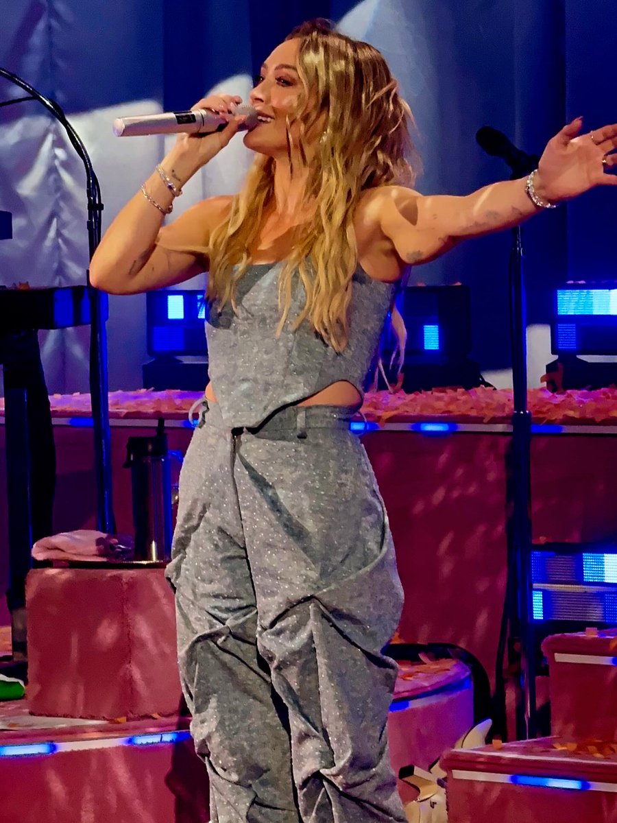 kieeeeeeeel's tweet image. What a night!!! @HilaryDuff you are an absolute queen and I will remind this night for the rest of my life!! 

#HilaryDuff #smallroomsbignerves #o2shepherdsbush #london