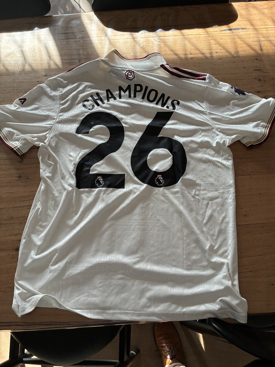 PoachedLatte's tweet photo. Asked for the nameset to be sent separately 😬. This could end up being my favourite or my most hated kit. @Arsenal https://t.co/8MNKUqXFj9