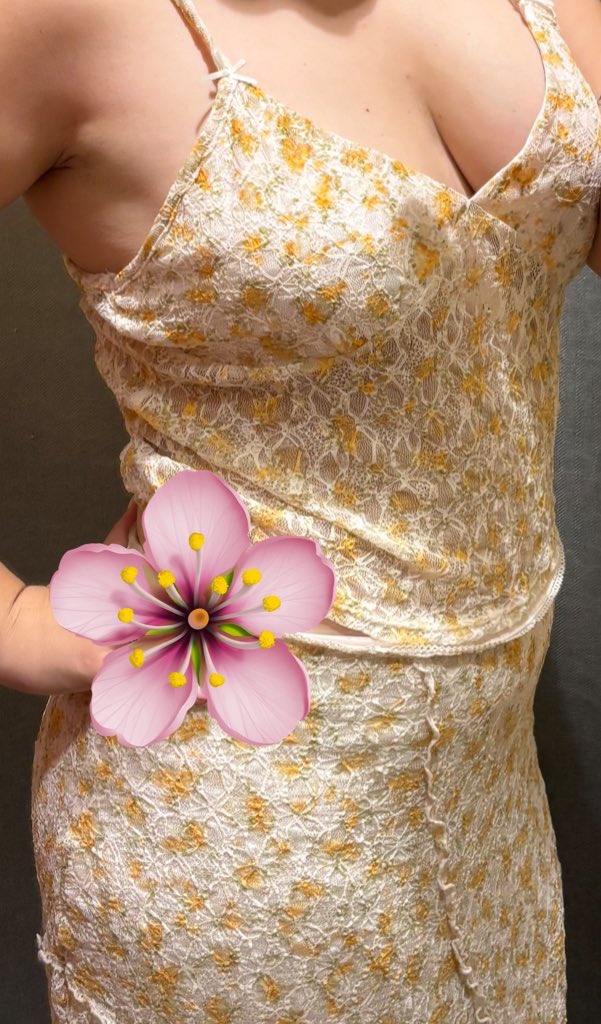 venusVer1's tweet photo. Heyy🌸
not new to #nsfwtwt 
• 24🥀
• bi🌷
• Italy🌻
• Switch💐
• Dm open but I don't send pics!! 🌹 https://t.co/YMMoa4pB50