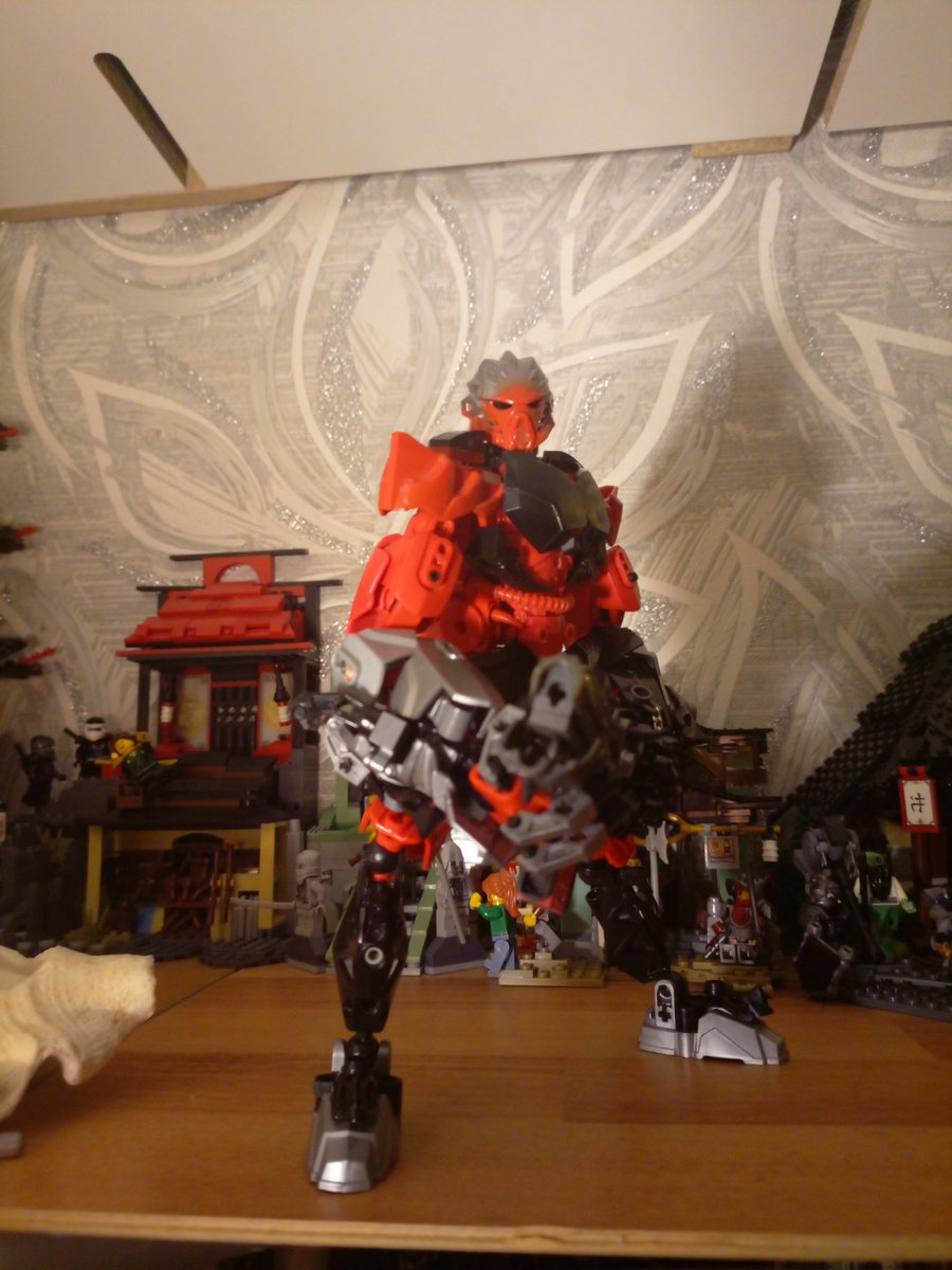 GiHi008's tweet photo. Annnd it's done 
I wasn't expecting that I will finish it so soon 
(Will post some more photos later)
Good night for everyone

Нуууу и всё 
Не думал я, что так его закончу 
(Ещё пару фоток потом выложу)
Всем спокойной ночи 
#lego #Bionicle #herofactory #moc #mecha https://t.co/ozDeq6hhcs