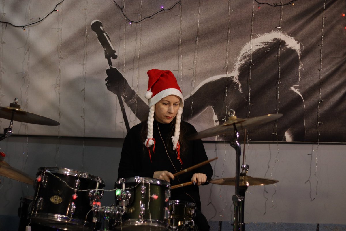 ❄️Behind the scenes (pt.2) from the filming of the Abba metal cover - Happy New Year.
Have a nice evening!🤘😊🤘

Full video: youtu.be/0b-dGzaQruE

#abba #metalcover #happynewyear #heavynewyear