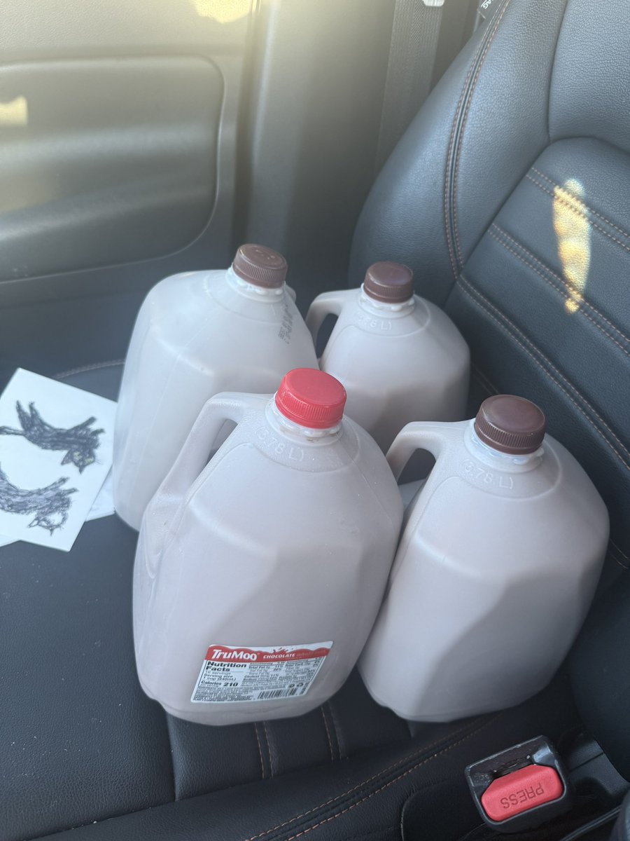 hazardpounder's tweet photo. Shaping up to be a pretty #brown week. #downthebrown #assortment #downthebrowns https://t.co/2Bh59tYktD