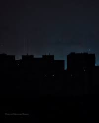 IZSLĒGSIM GAISMU ‼️
Kamēr Ukraina grimst tumsā un aukstumā, grezni izgaismotā diplomātiskā ēka Rīgā izskatās pēc ciniska kontrasta. Šāds simbolisks žests atgādinātu: komforts nevar pastāvēt atrauti no atbildības, un klusēšana arī ir izvēle. Lūdzu paraksti un maksimāli nošēro!