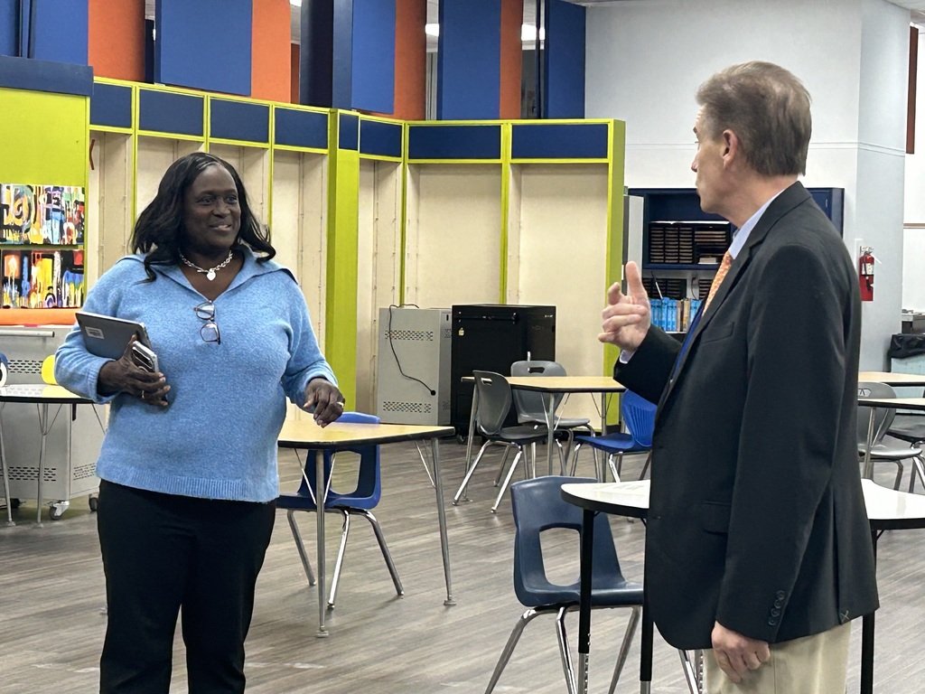 LCSJackets's tweet photo. Day one in the schools.
Interim Superintendent Dr. Rodney Shotwell spent time visiting and connecting with students and staff across Lexington City Schools — listening, learning, and supporting the important work happening every day. 💙🧡
#ThriveInTheHive #BeSomebody https://t.co/P8ZtMpGQrU