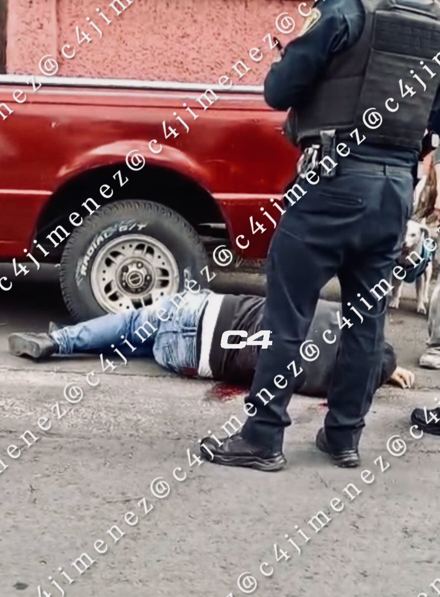EN IG / EN C4
Luis Fdo Nahuel Cervantes 
El Oso 
Era jefe en la banda de Los Gansos de <a href="/IztacalcoAl/">Alcaldía Iztacalco</a> 
Extorsionan, roban, tirotean…
Así se lucia: sintiéndose impune en moto.
Así acabó: lo balearon, agonizó en la calle ante la mirada de un perro… y se murió.
<a href="/FiscaliaCDMX/">Fiscalía CDMX</a> indaga