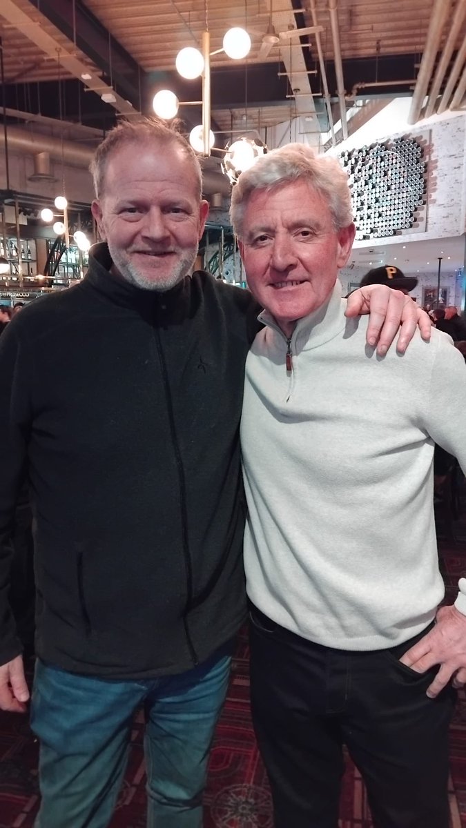 In our latest podcast episode we returned to Molineux for the Newcastle match and were joined by my old teammate Neil Masters!! He had not been back to wolves in 30 years 😱 listen here!!
open.spotify.com/episode/3pQPy1…