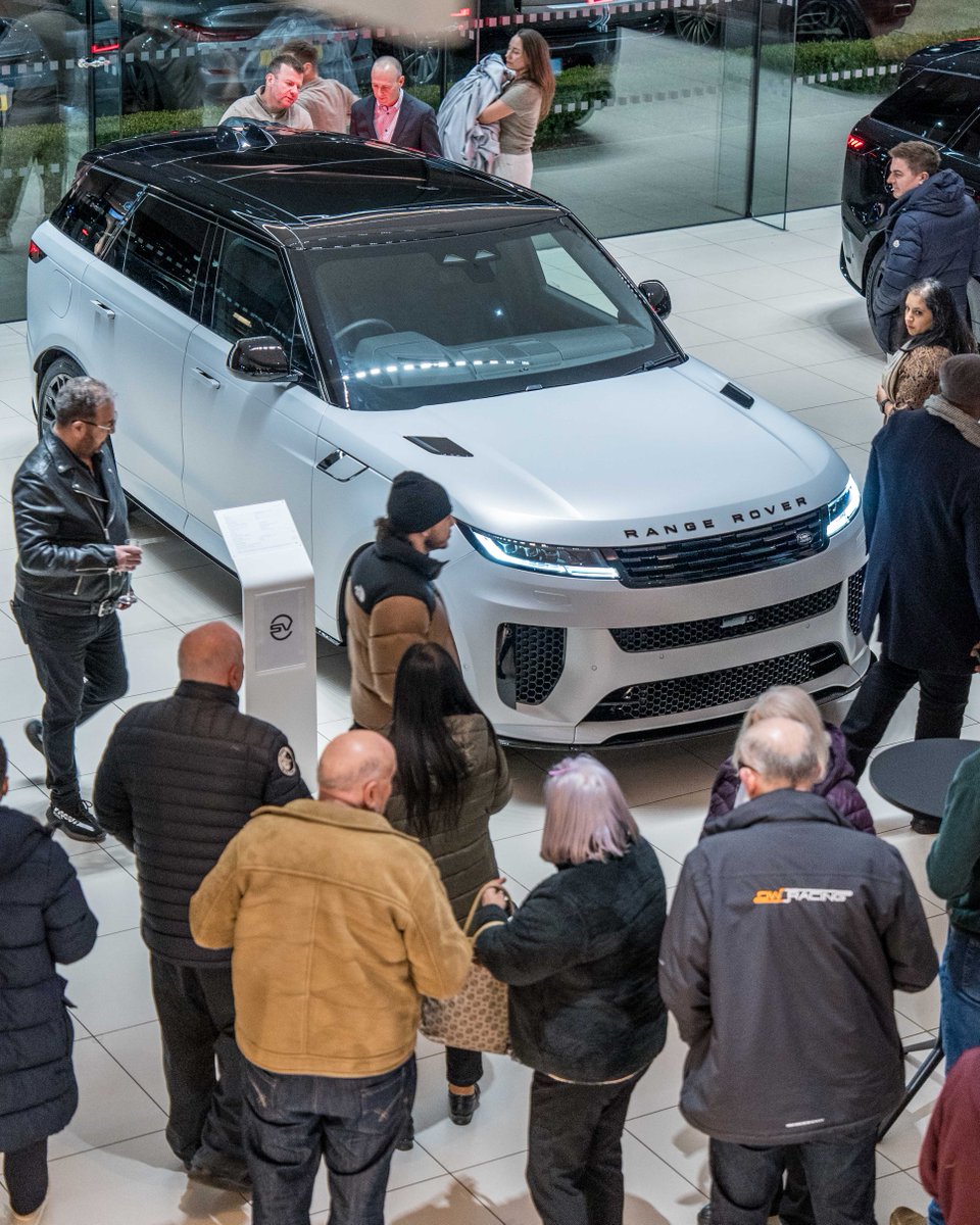 GRANGEMOTORS's tweet image. The reveal is here! 

We unveiled the Range Rover SV models at Grange Land Rover Hatfield, where luxury meets performance. 

Experience bespoke craftsmanship and refined details. 

Contact us to book your viewing. 

#LandRover #SV #RangeRover #RangeRoverSport #Hatfield